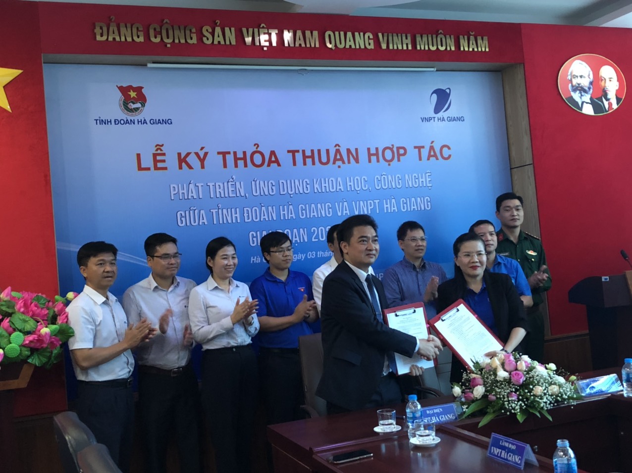 Lễ ký kết giữa VNPT Hà Giang và Tỉnh đoàn Hà Giang trong việc triển khai, phát triển khoa học, CNTT Lễ ký kết giữa VNPT Hà Giang và Tỉnh đoàn Hà Giang trong việc triển khai, phát triển khoa học, CNTT